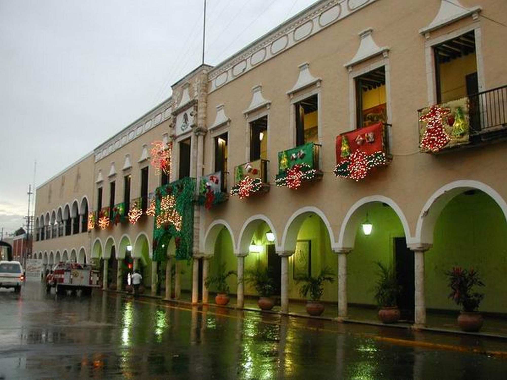 Colonial streets of Valladolid Yucatan visited on the private minibus tour from Cancun